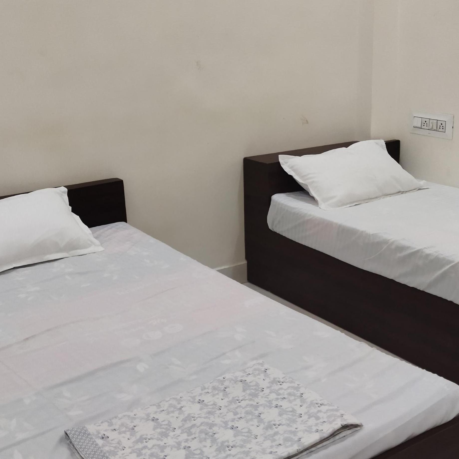 Shree Gajlaxmi Hotel Walking Distance From Mahakaleswar Ujjain Eksteriør billede