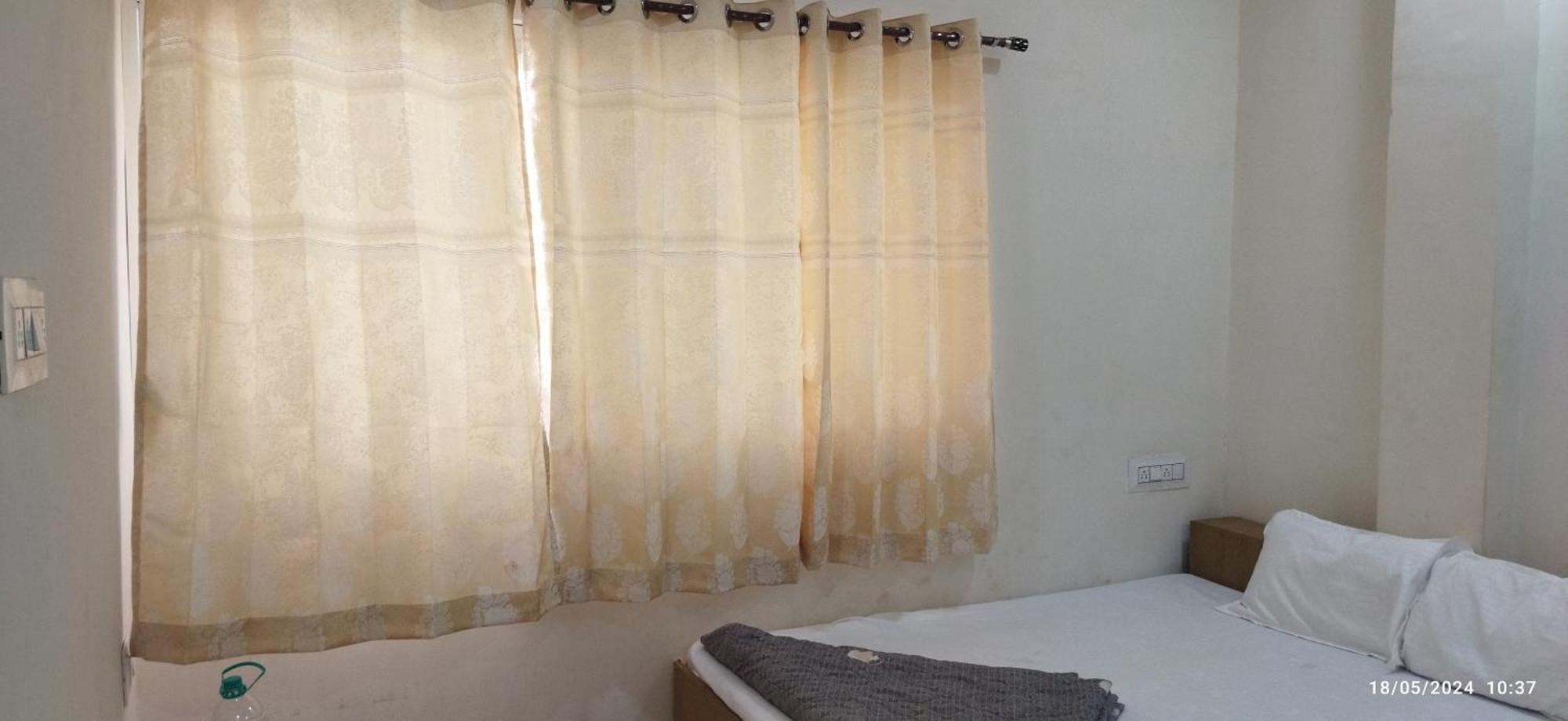 Shree Gajlaxmi Hotel Walking Distance From Mahakaleswar Ujjain Eksteriør billede