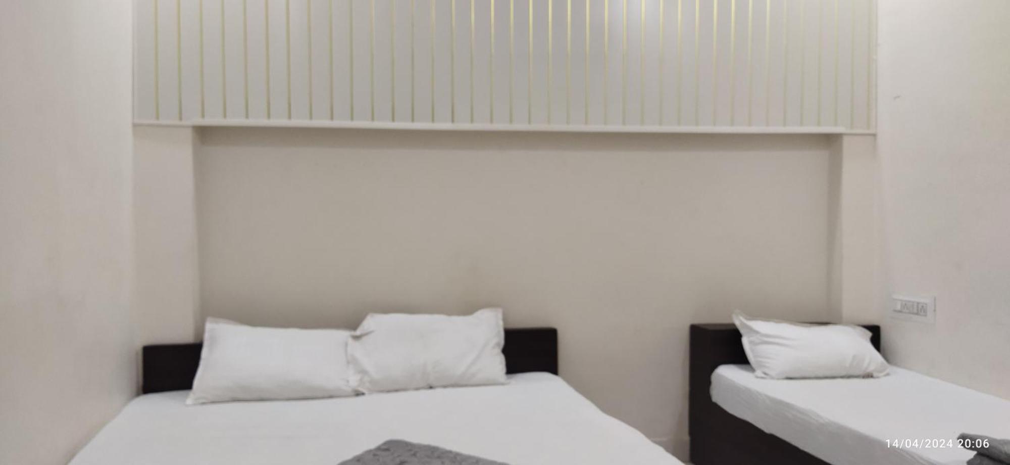 Shree Gajlaxmi Hotel Walking Distance From Mahakaleswar Ujjain Eksteriør billede