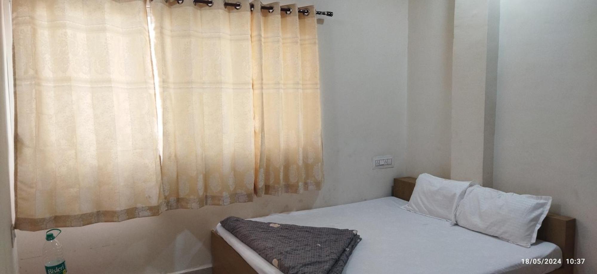 Shree Gajlaxmi Hotel Walking Distance From Mahakaleswar Ujjain Eksteriør billede