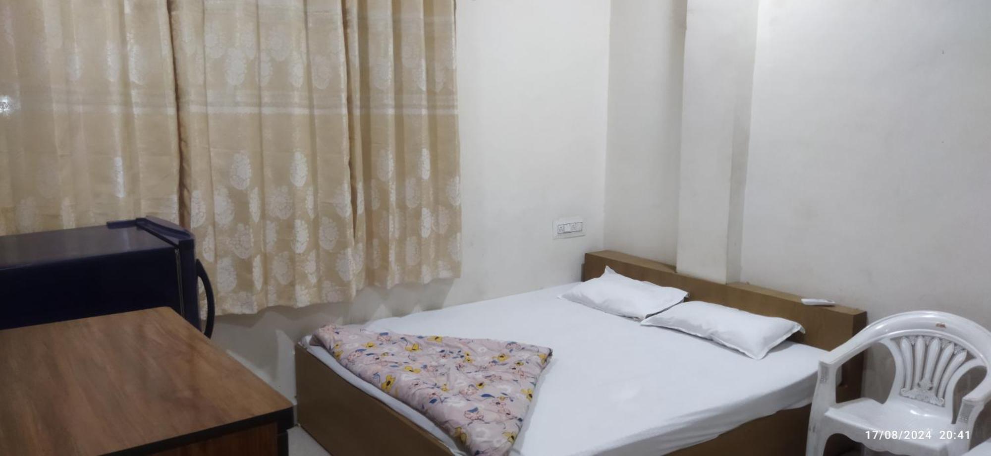 Shree Gajlaxmi Hotel Walking Distance From Mahakaleswar Ujjain Eksteriør billede