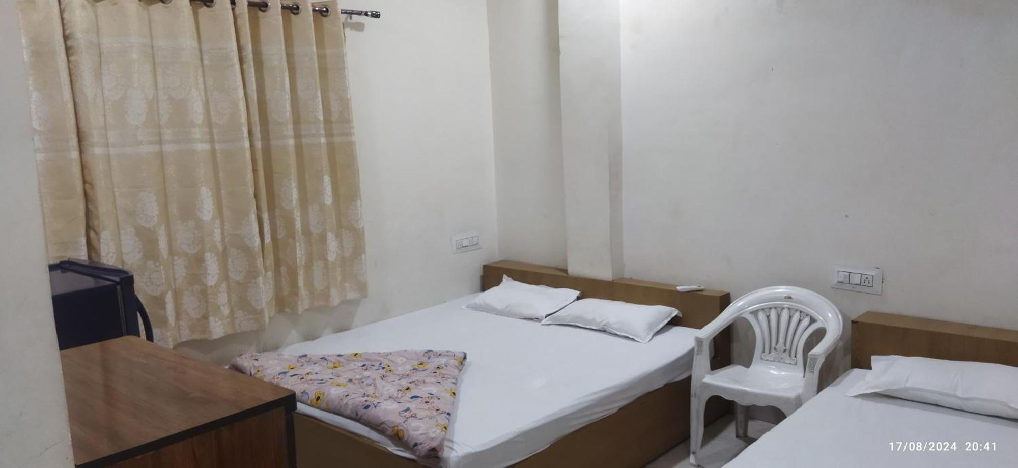 Shree Gajlaxmi Hotel Walking Distance From Mahakaleswar Ujjain Eksteriør billede